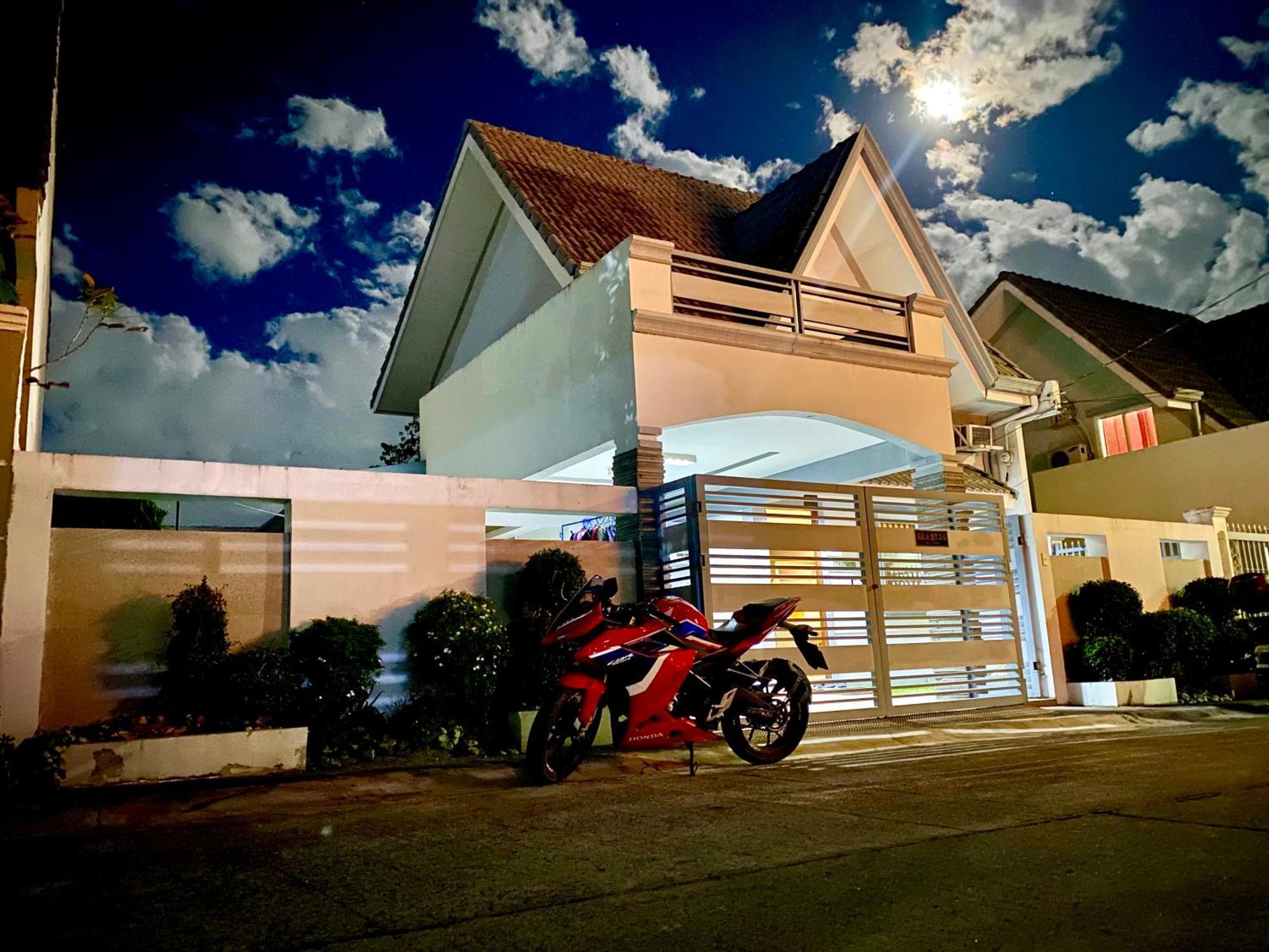 Hillary Timog Park Homes Angeles Exteriör bild